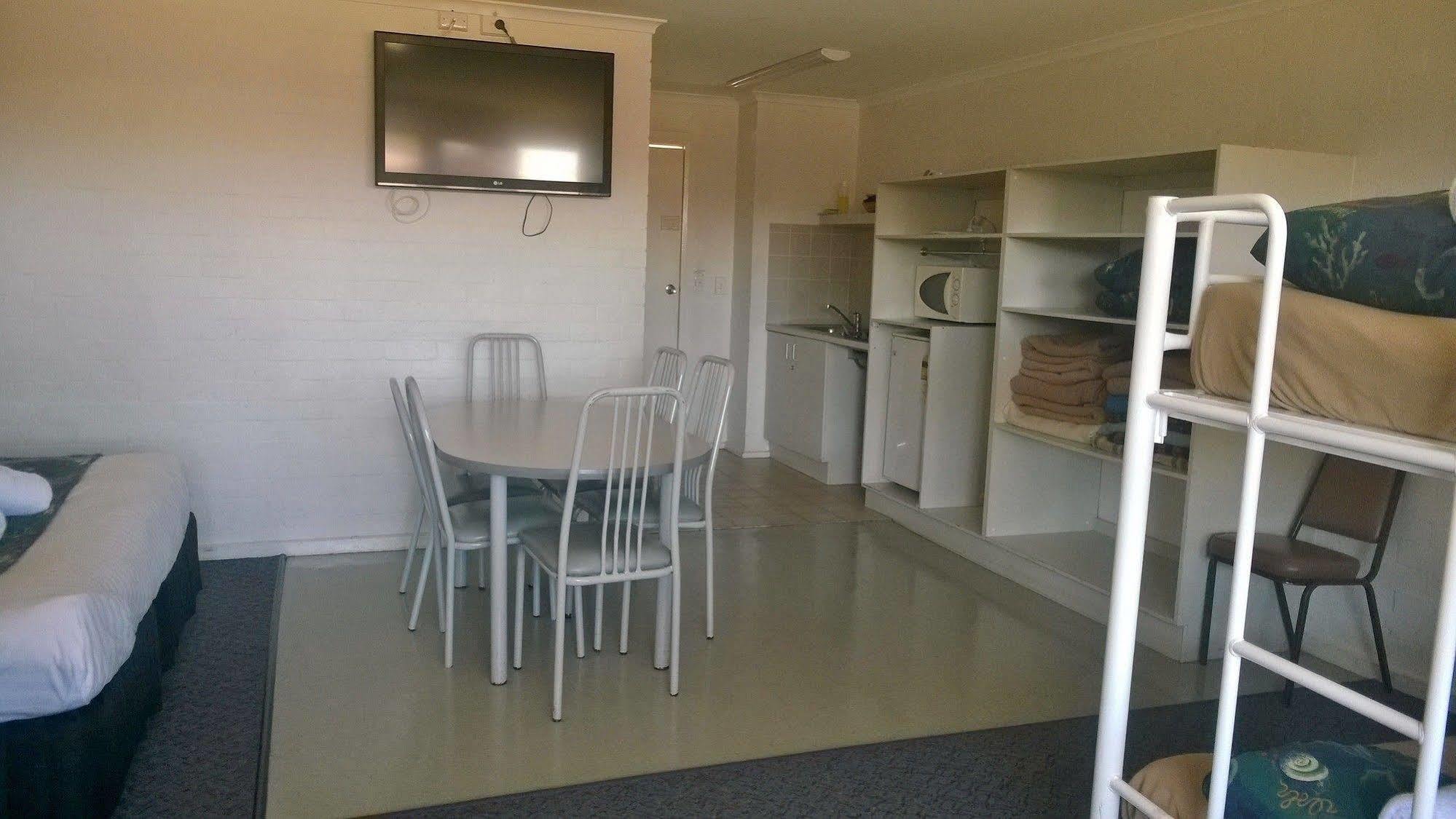 Canberra Carotel Motel Экстерьер фото