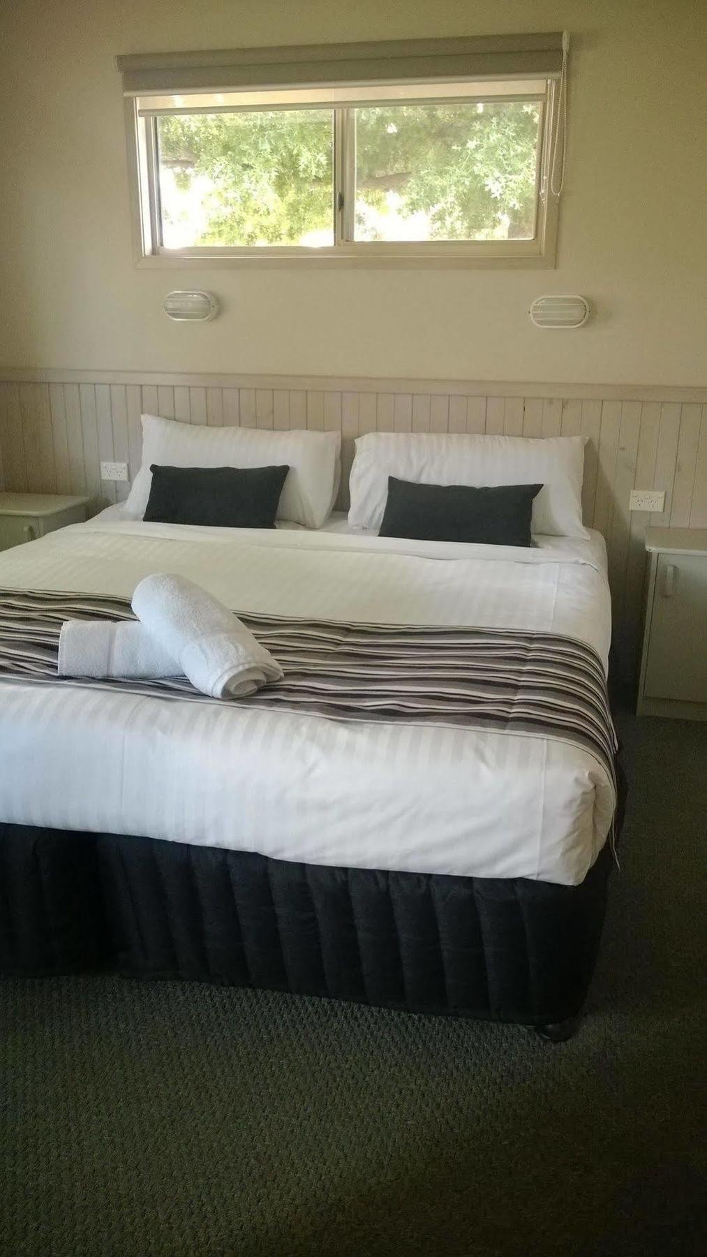 Canberra Carotel Motel Экстерьер фото