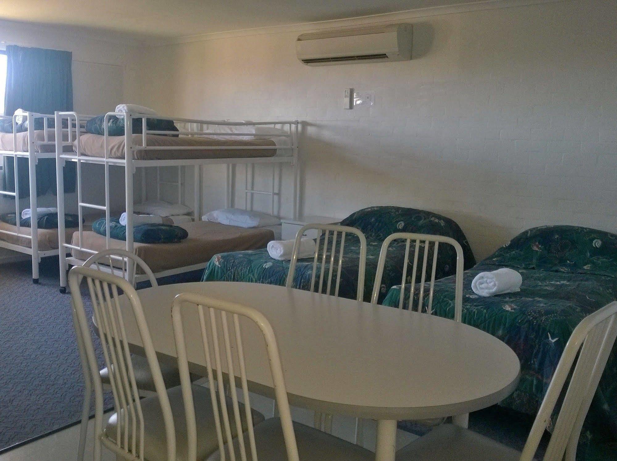 Canberra Carotel Motel Экстерьер фото