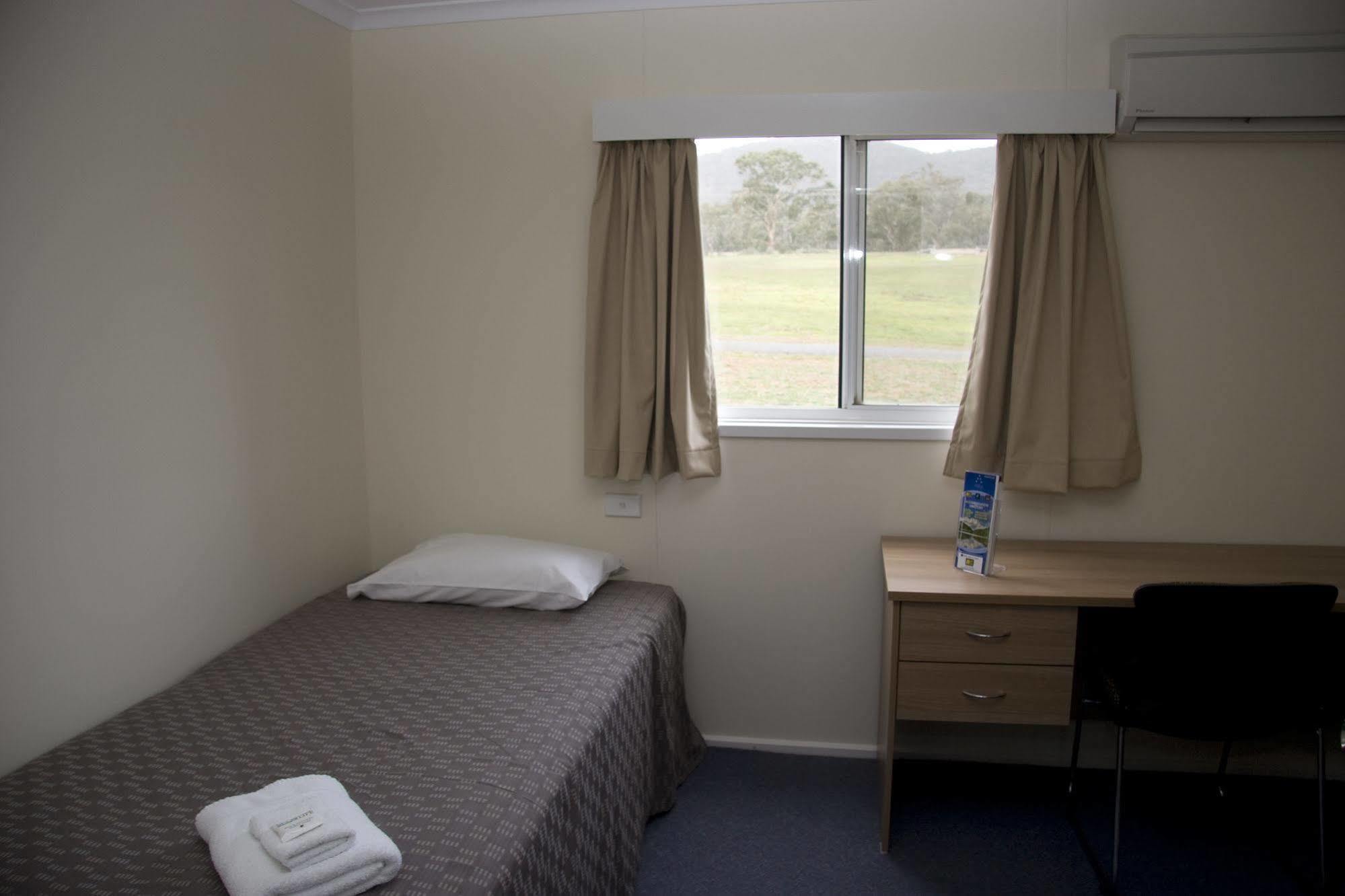 Canberra Carotel Motel Экстерьер фото